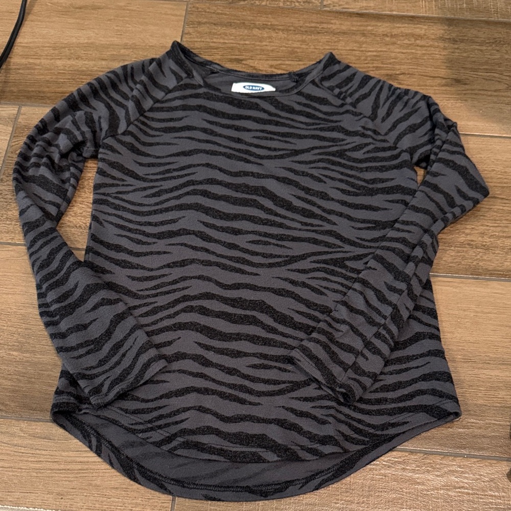 Old Navy Black and Gray Patterned Top